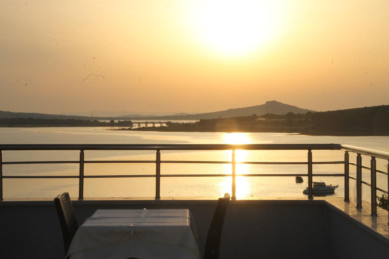 Senar Otel Ayvalik Luaran gambar